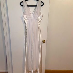 Beautiful, white flowy Dress.